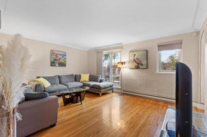 Beautiful Duplex Montreal Home near Subway, Airport